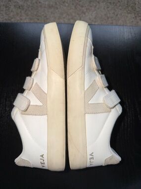 Veja Recife Logo women’s sneakers. Size 8.5. Color white/neutral